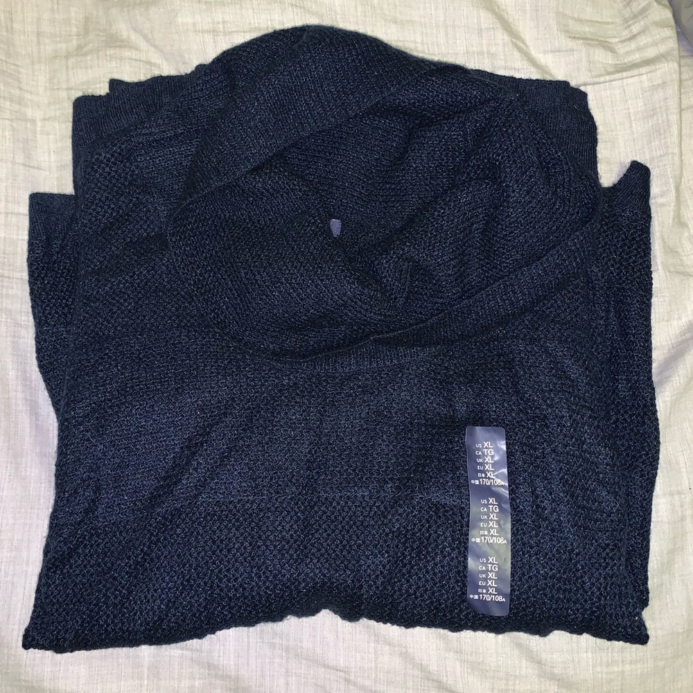 Gap sweater